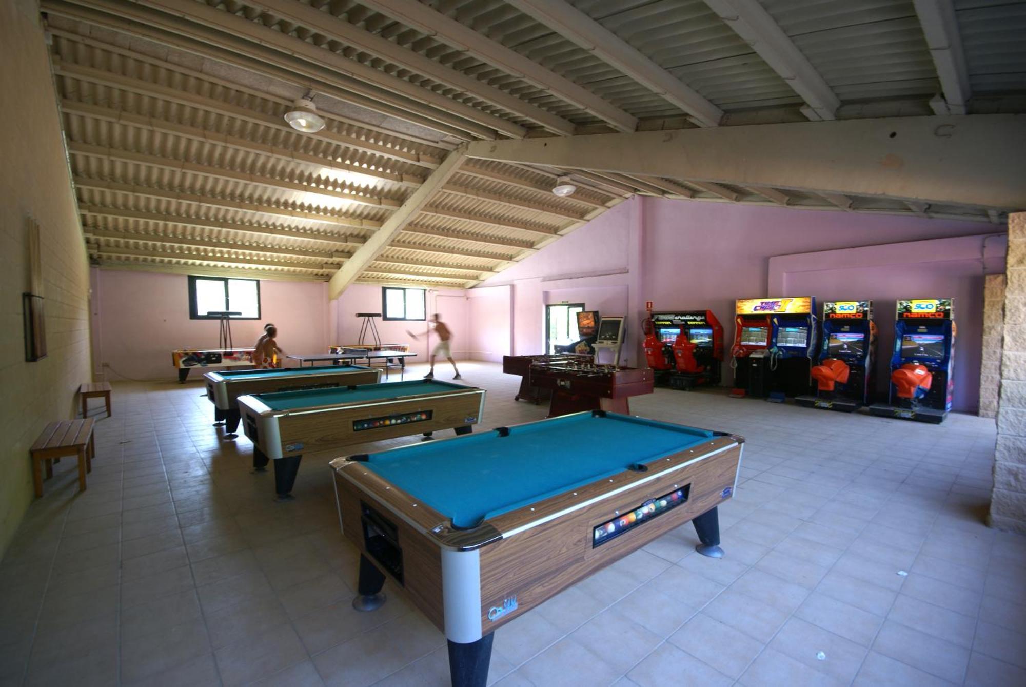 Отель Camping Bassegoda Park Albanya Экстерьер фото