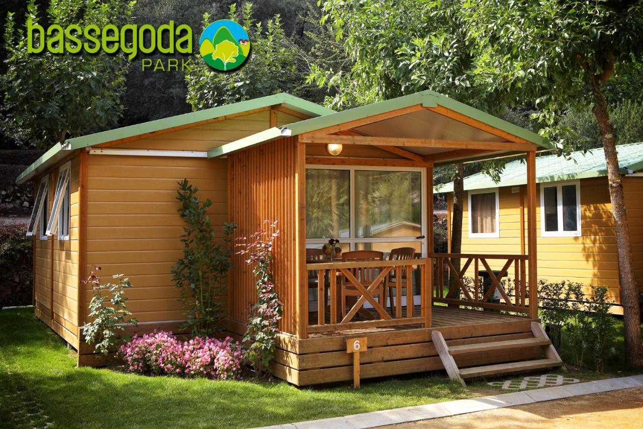 Отель Camping Bassegoda Park Albanya Экстерьер фото